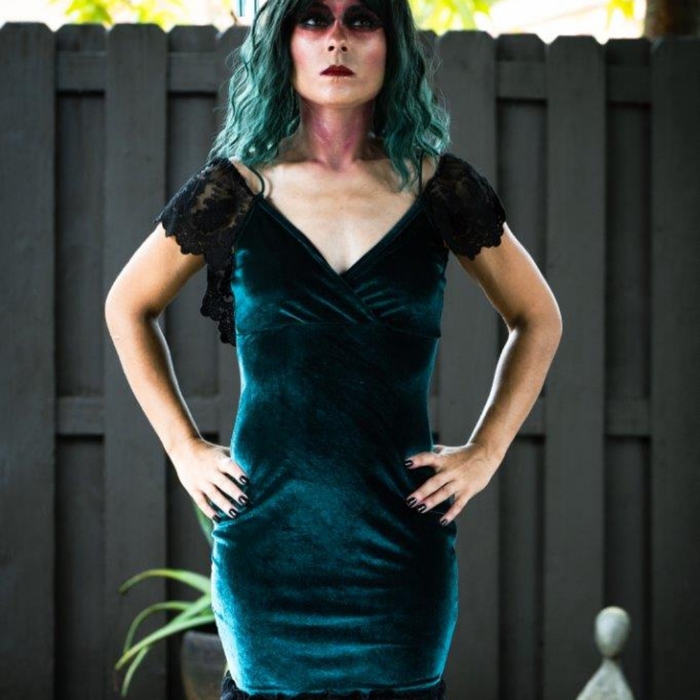 TWO WAY SLEEVE Emerald Green Velvet Dress